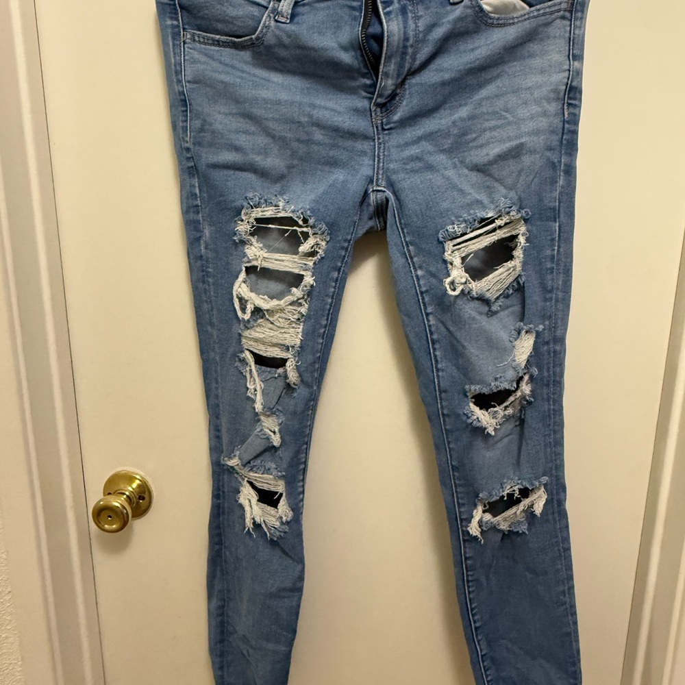 American Eagle Outfitters Light Blue Distressed Skinny Jeans